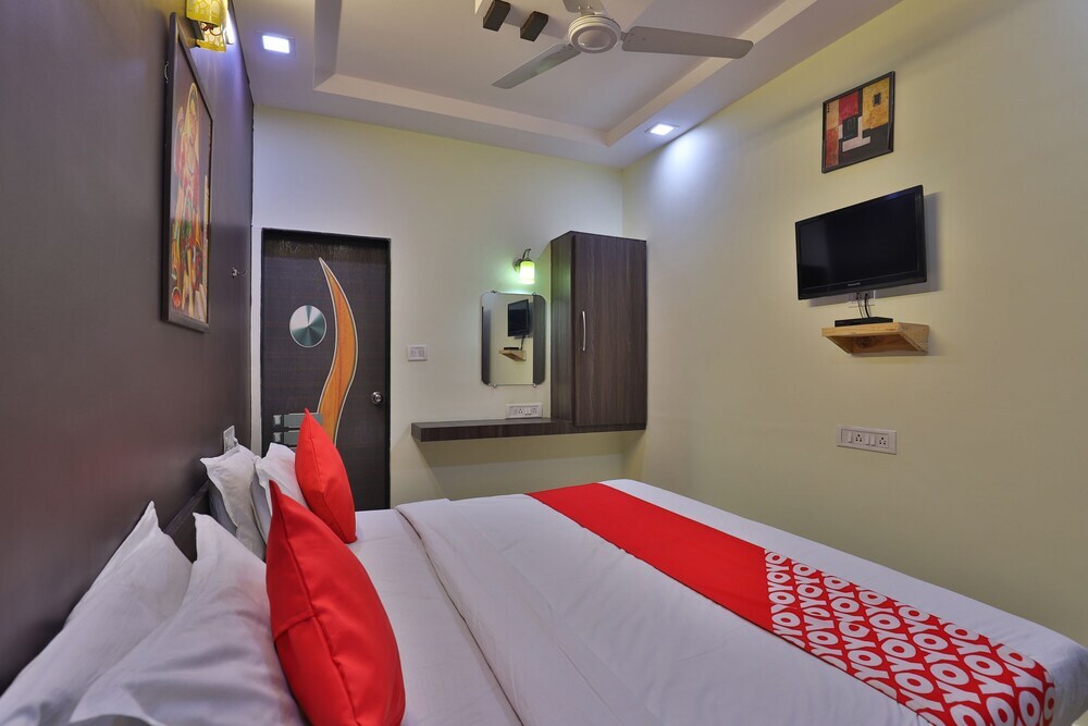 Бхудж: Hotel Royal Palace by OYO Rooms