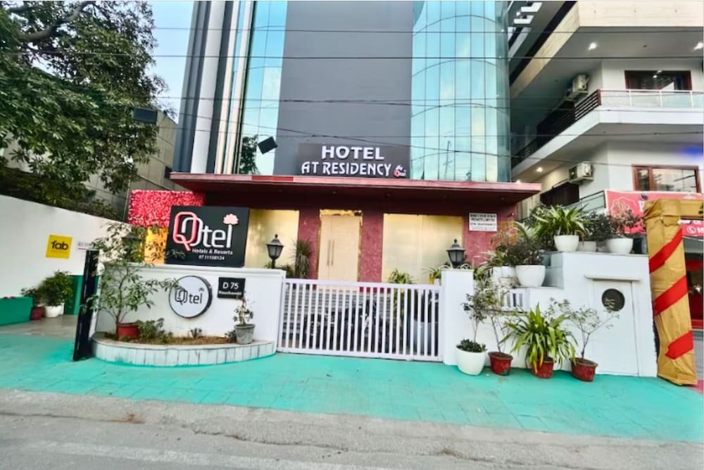Газиабад: Hotel At Residency- Near Kaushambi Metro Station Ghaziabad Couple Friendly