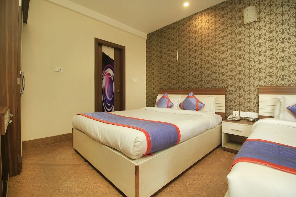 Силигури: Capital O 28319 Hotel Ganayak
