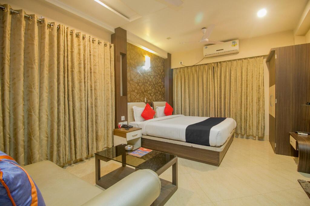Силигури: Capital O 28319 Hotel Ganayak
