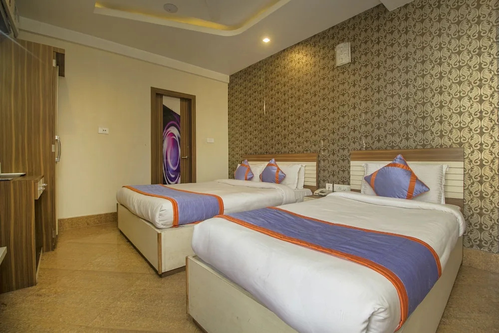 Силигури: Capital O 28319 Hotel Ganayak