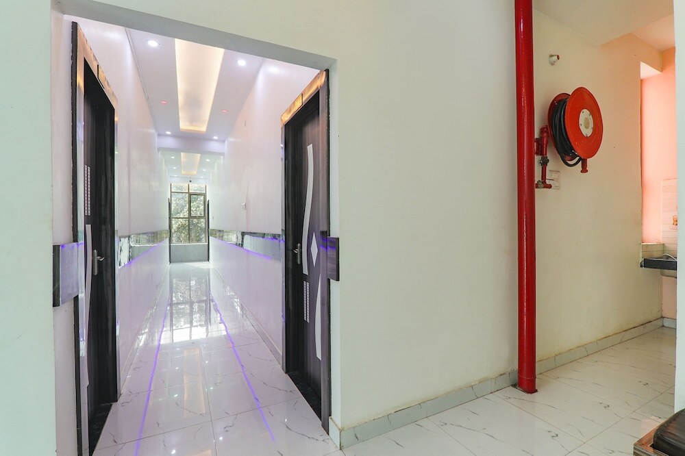 Сарнатх: Lumbini International by FabHotel