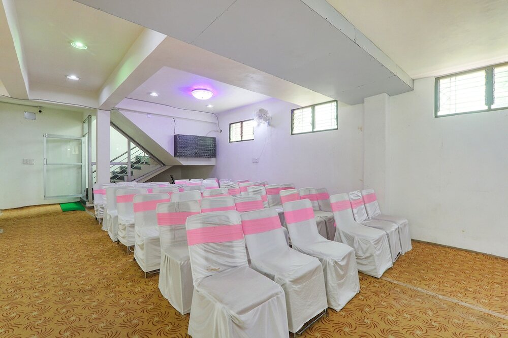 Сарнатх: Lumbini International by FabHotel