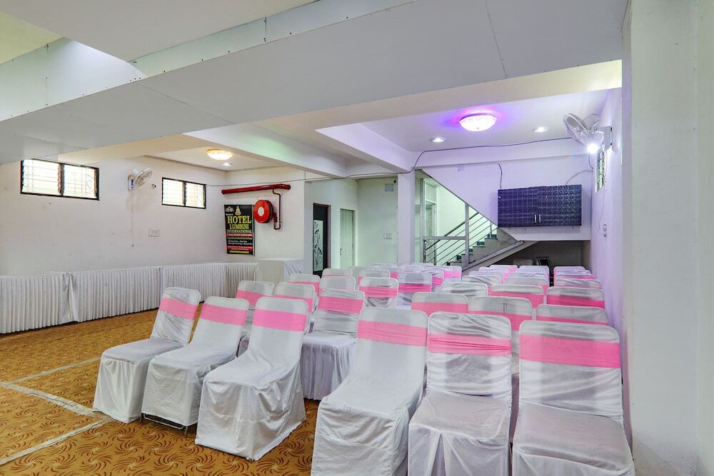 Сарнатх: Lumbini International by FabHotel
