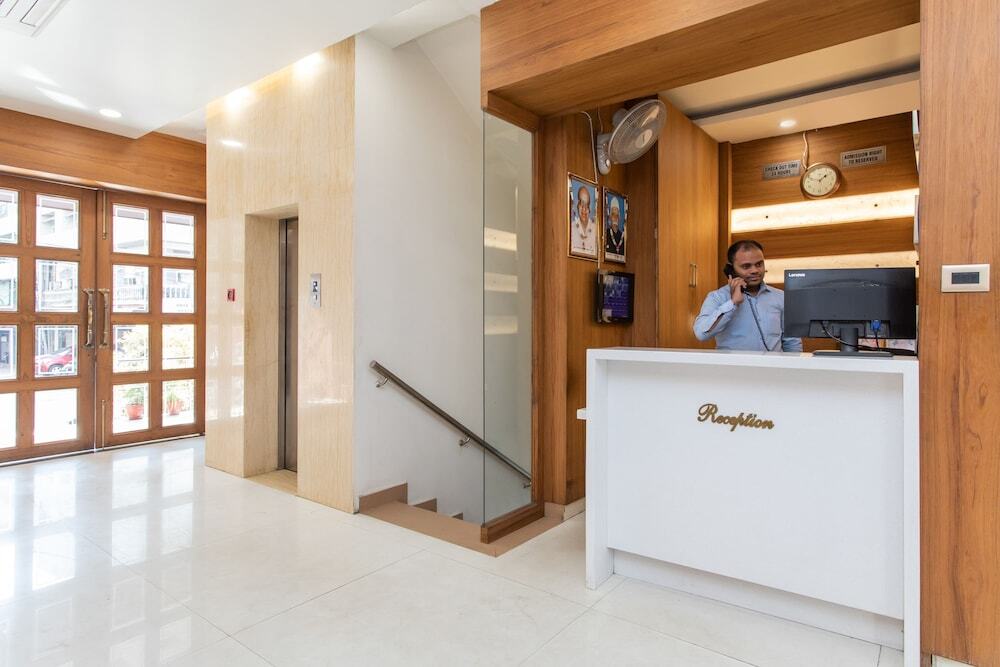 Бхопал: OYO 27658 Hotel New Mohit Regency