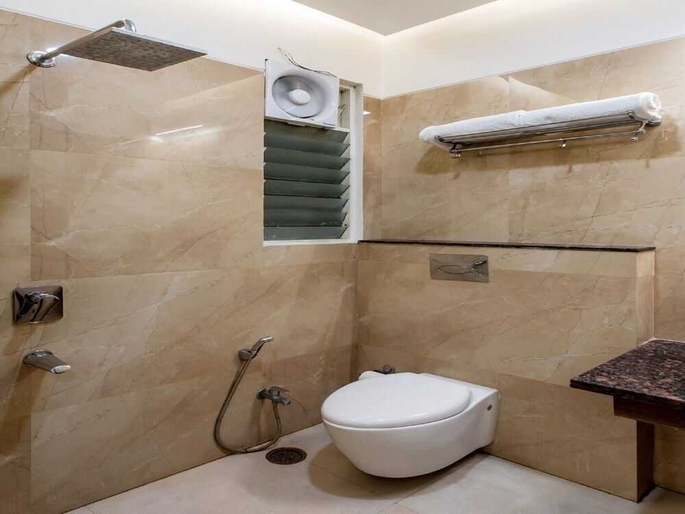Бхопал: OYO 27658 Hotel New Mohit Regency