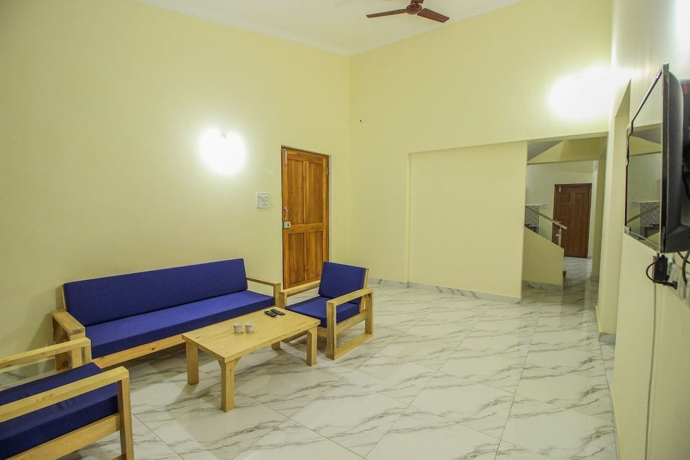 Панаджи: OYO 10296 Home Sunset View 3BHK Dona Paula