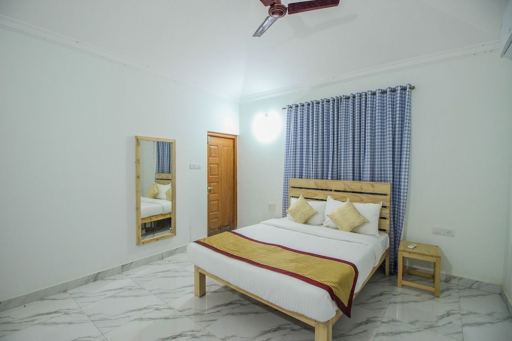 Панаджи: OYO 10296 Home Sunset View 3BHK Dona Paula