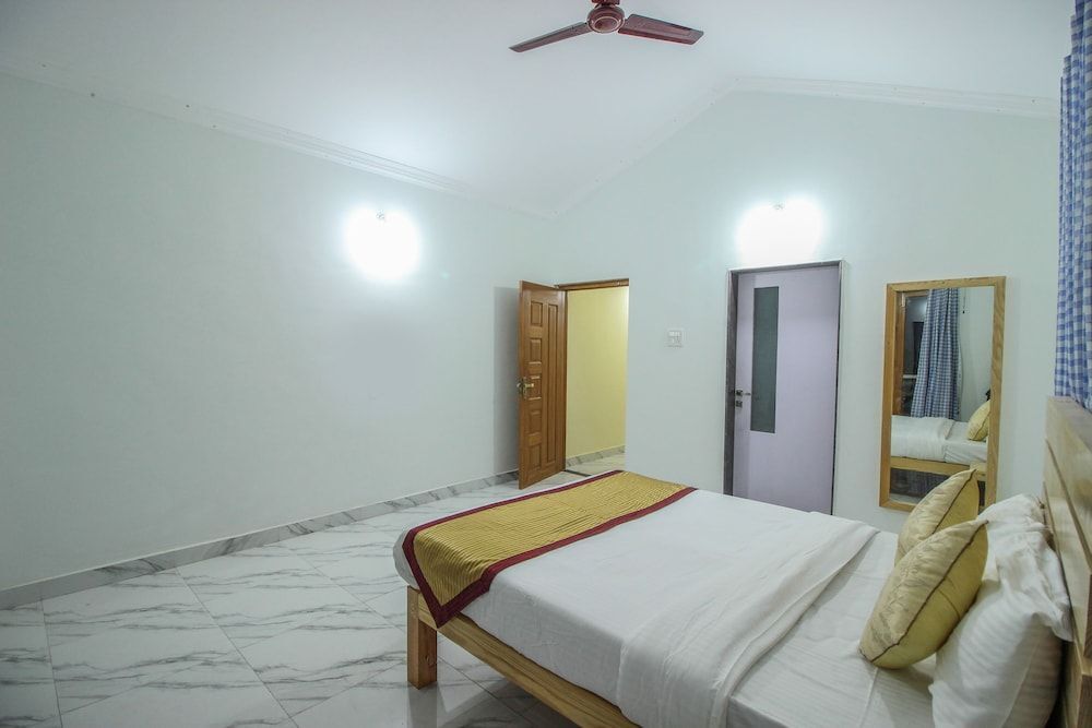 Панаджи: OYO 10296 Home Sunset View 3BHK Dona Paula