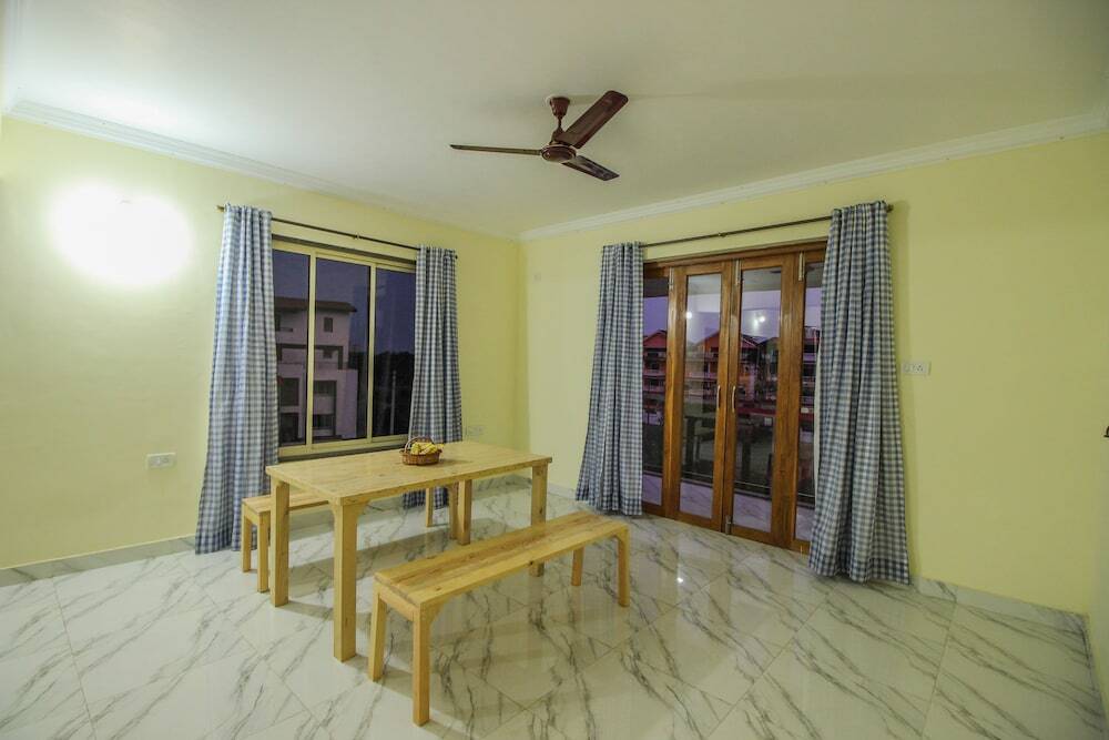 Панаджи: OYO 10296 Home Sunset View 3BHK Dona Paula