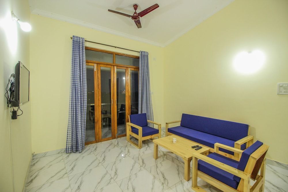 Панаджи: OYO 10296 Home Sunset View 3BHK Dona Paula