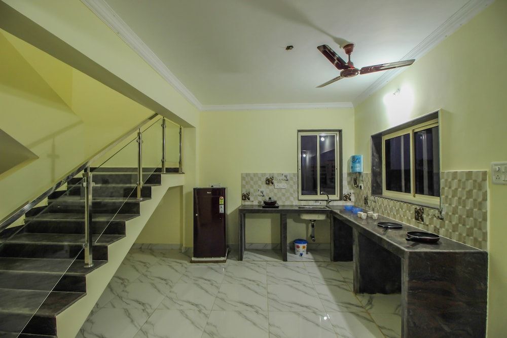Панаджи: OYO 10296 Home Sunset View 3BHK Dona Paula