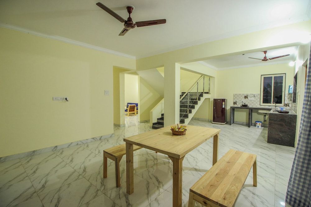 Панаджи: OYO 10296 Home Sunset View 3BHK Dona Paula