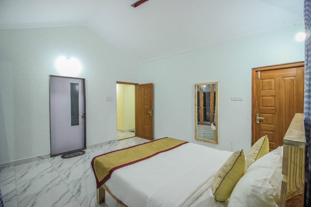 Панаджи: OYO 10296 Home Sunset View 3BHK Dona Paula