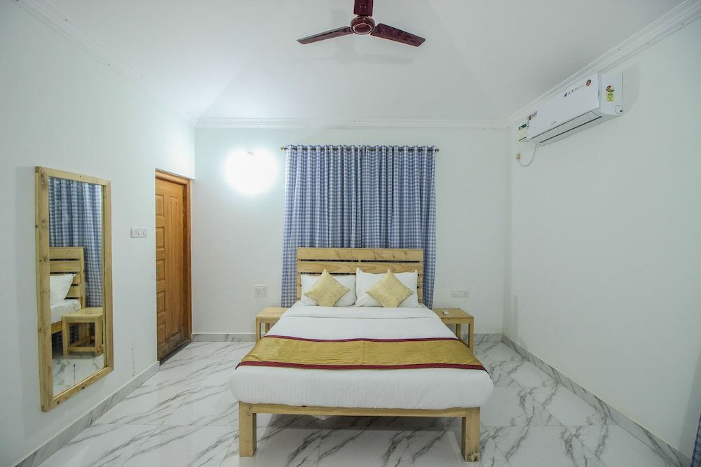 Панаджи: OYO 10296 Home Sunset View 3BHK Dona Paula