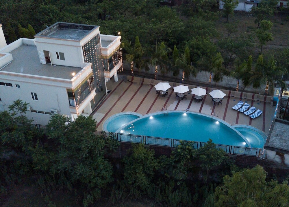 Прем-Нагар: V One Hotel - The Competent Palace