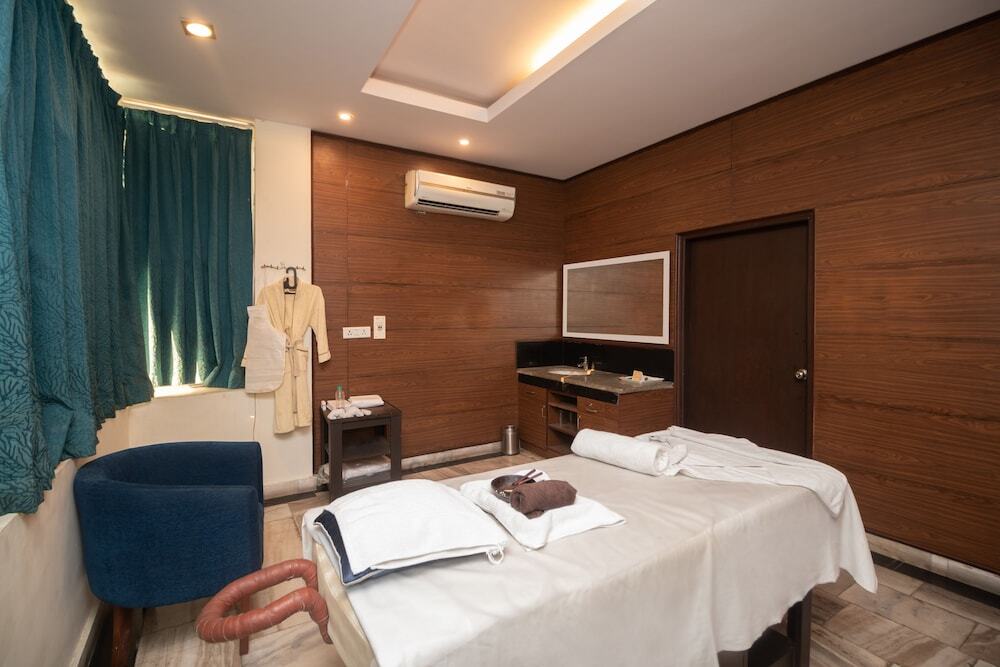 Прем-Нагар: V One Hotel - The Competent Palace