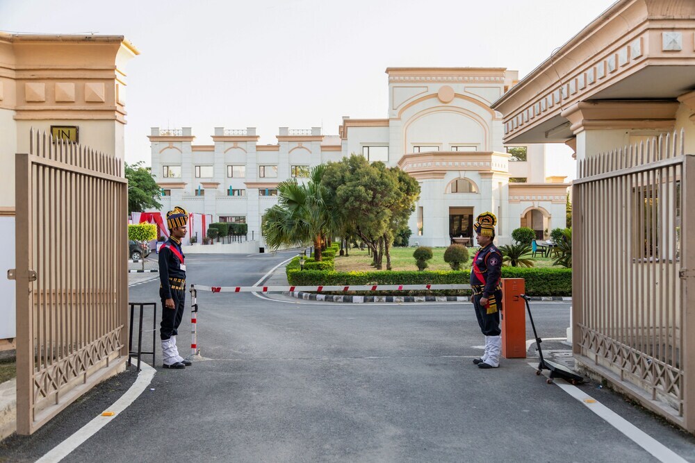 Прем-Нагар: V One Hotel - The Competent Palace