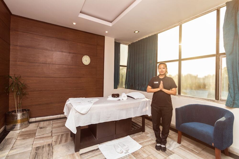 Прем-Нагар: V One Hotel - The Competent Palace