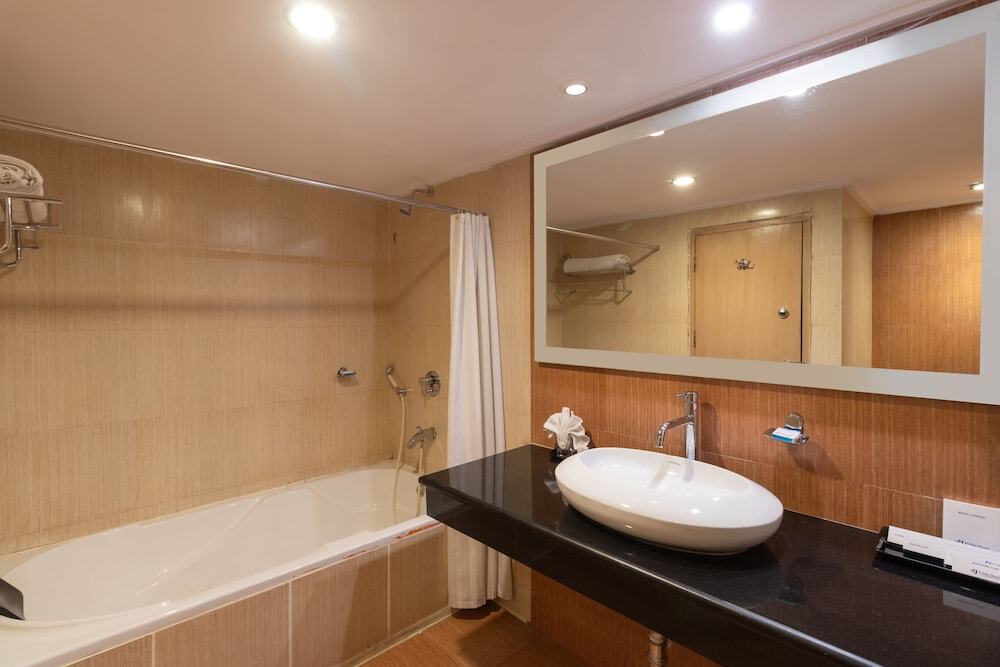 Прем-Нагар: V One Hotel - The Competent Palace