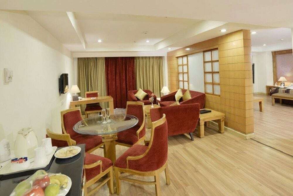 Прем-Нагар: V One Hotel - The Competent Palace