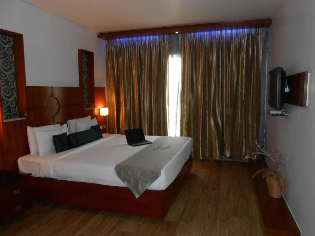 Бангалор: The Citrine Hotel - Seshadripuram