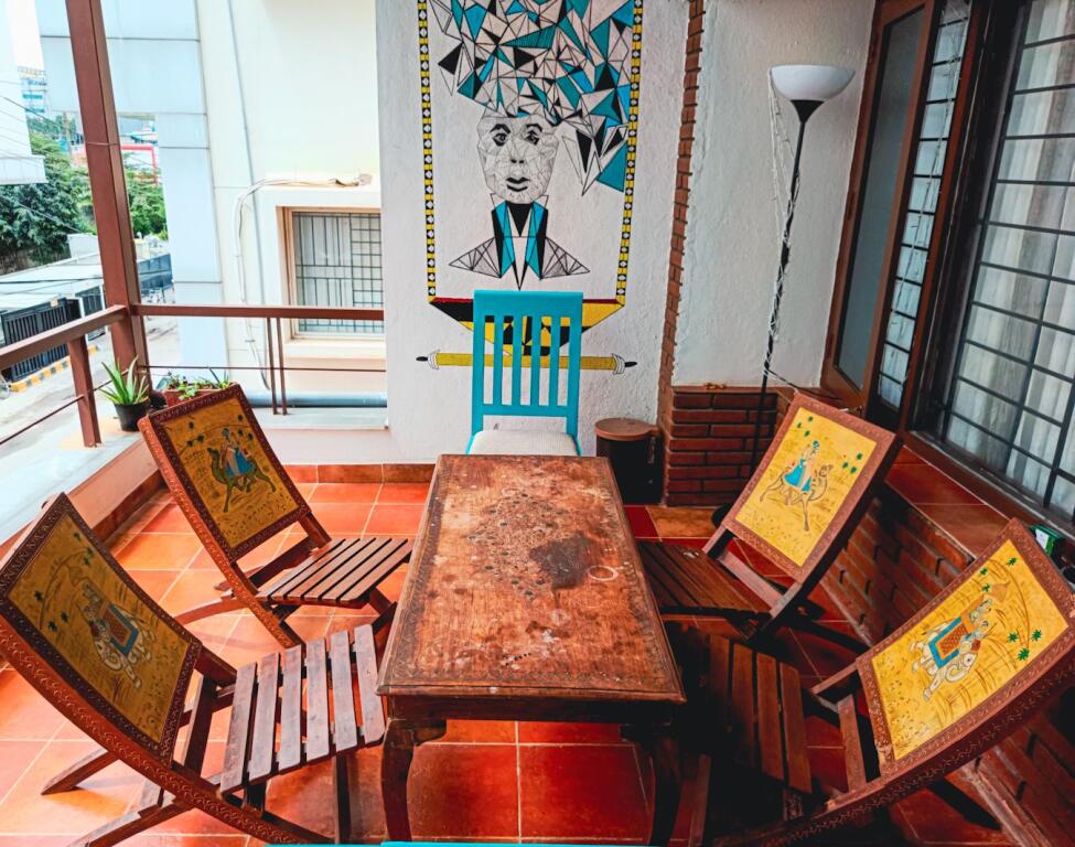 Бангалор: Hibernest Indiranagar