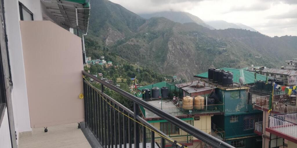 Дармсала: Hotel Buddha's Abode- Best Hotel in McleodGanj Main Market