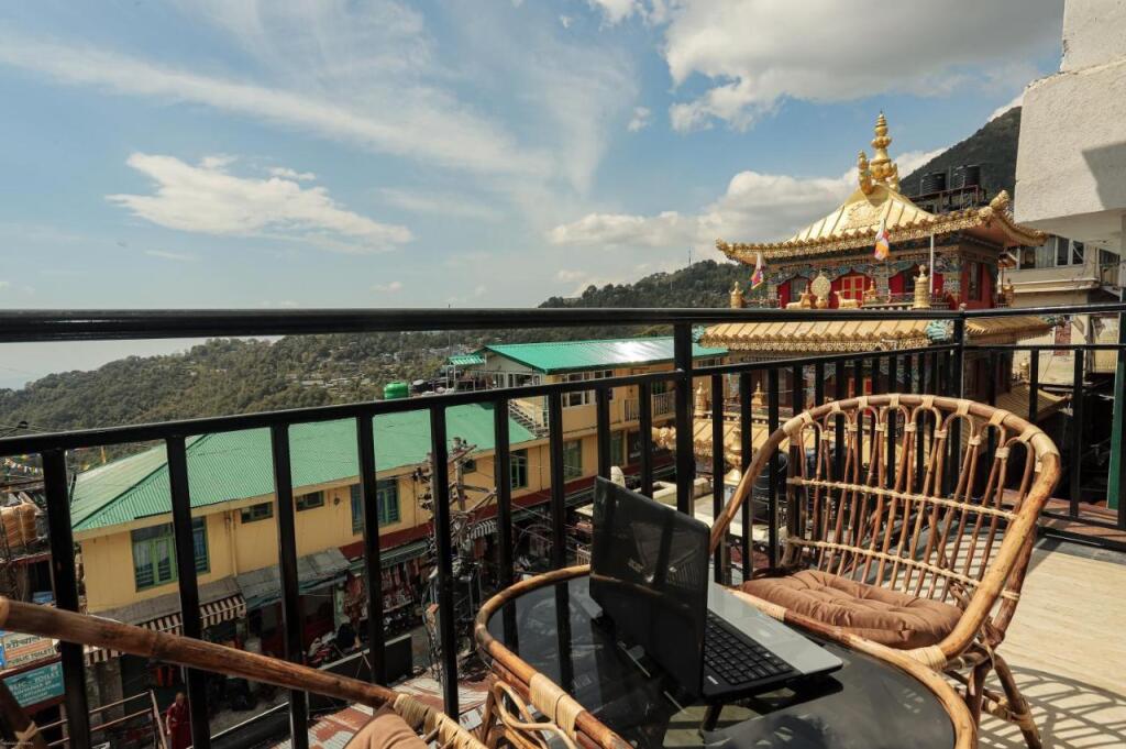 Дармсала: Hotel Buddha's Abode- Best Hotel in McleodGanj Main Market