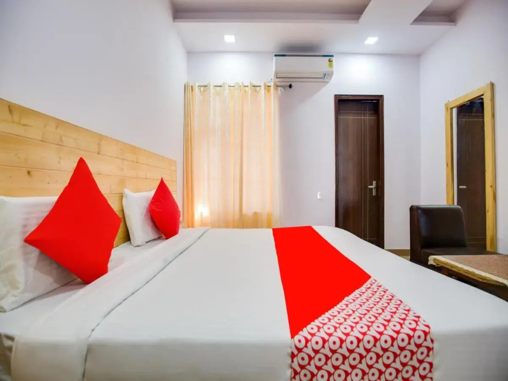 Мохали: OYO Flagship 807768 Hotel The King