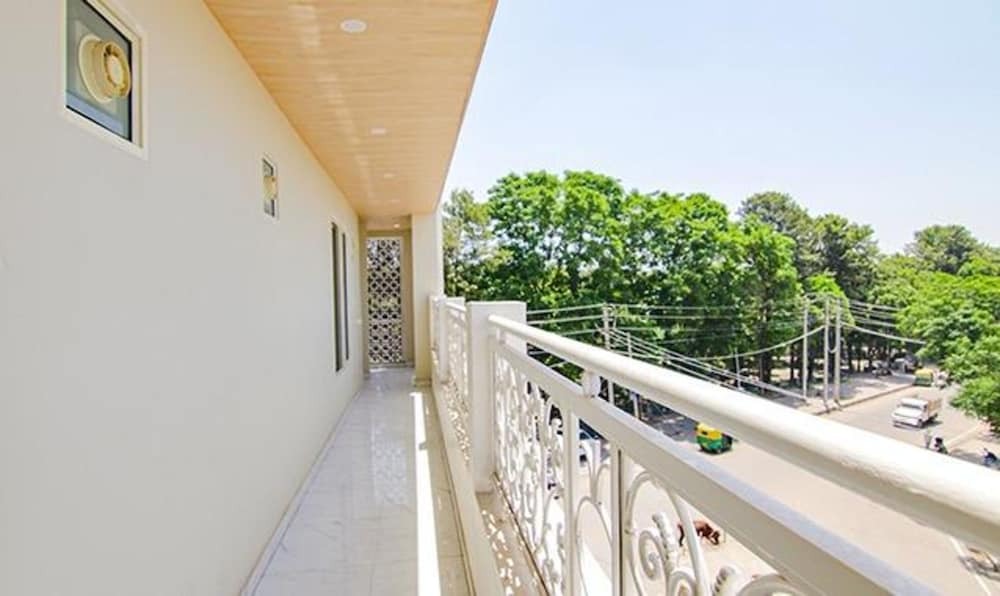 Мохали: Fabhotel Park View