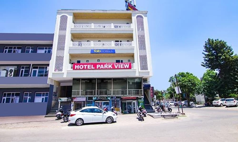 Мохали: Fabhotel Park View