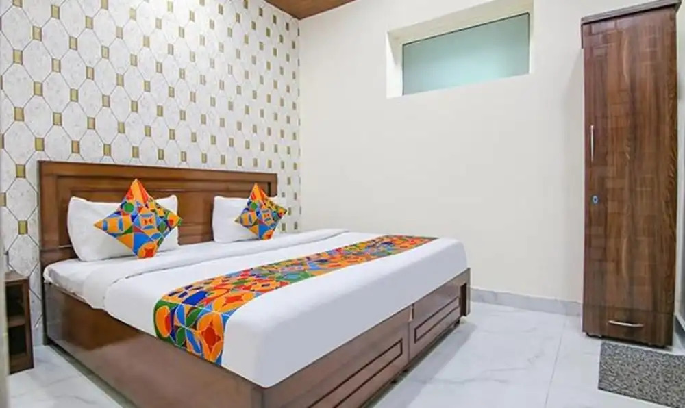 Мохали: Fabhotel Park View
