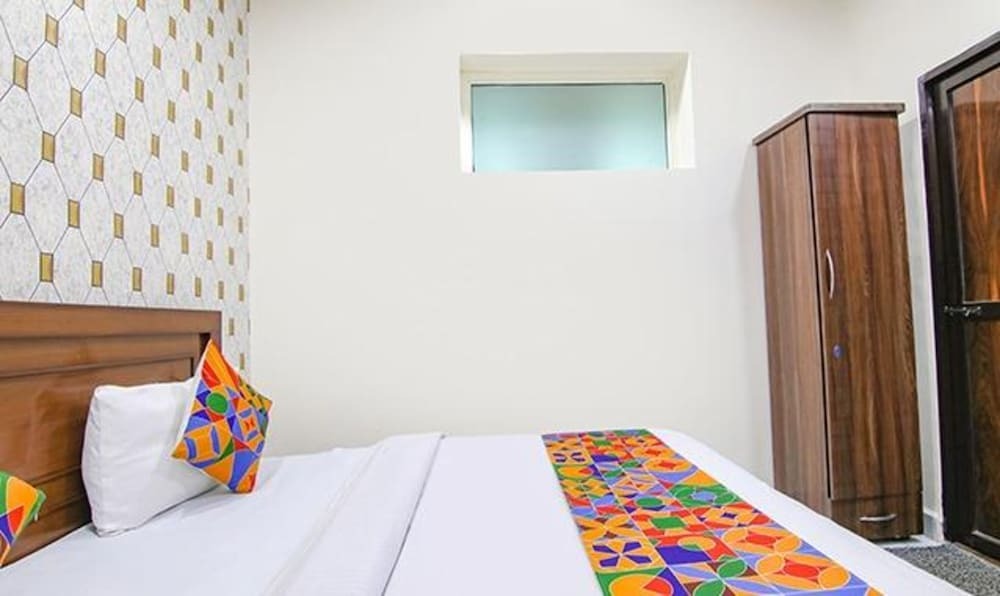 Мохали: Fabhotel Park View