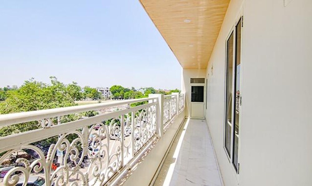 Мохали: Fabhotel Park View