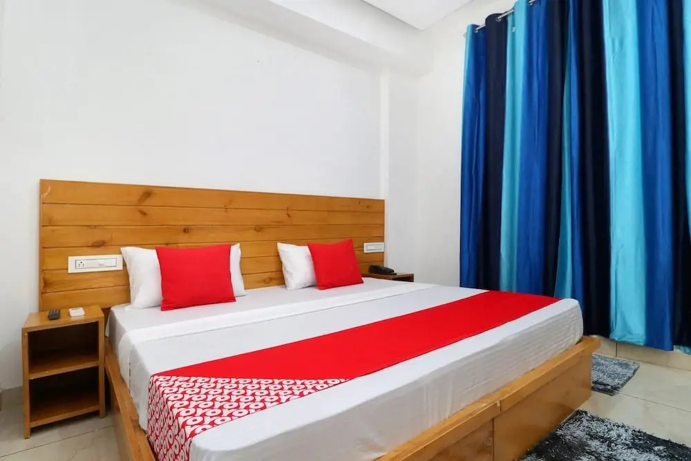 Мохали: Oyo 26606 Hotel R K Grand