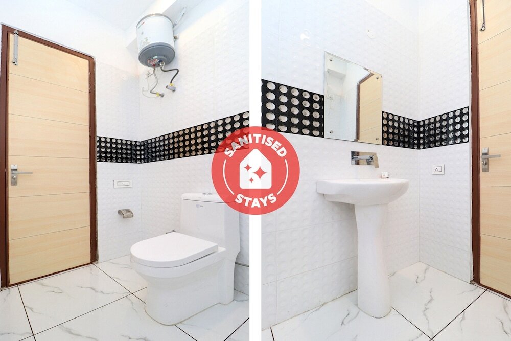 Мохали: Oyo 26606 Hotel R K Grand