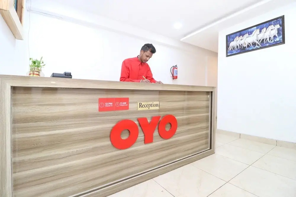 Мохали: Oyo 26606 Hotel R K Grand