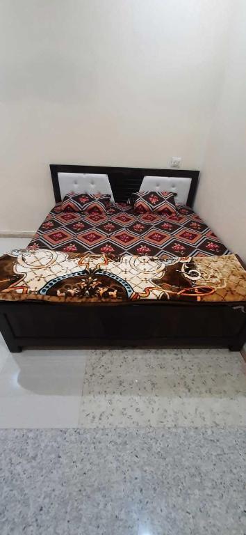 Garhmukteshwar: Oyo Home Blue Back Guest House