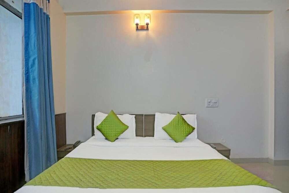 Газиабад: Hotel Grand Tushar