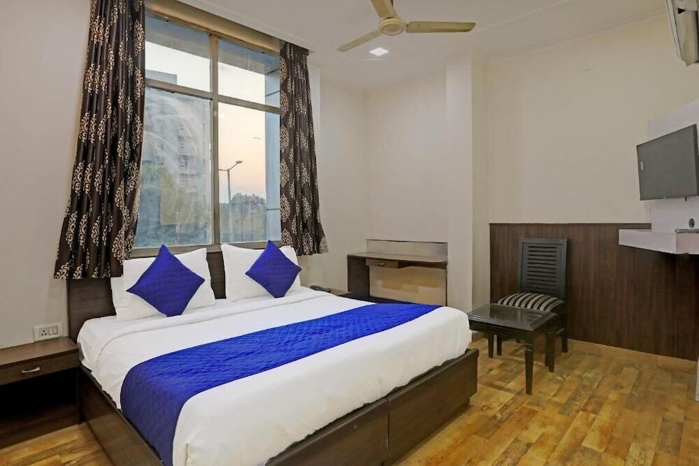Газиабад: Hotel Grand Tushar