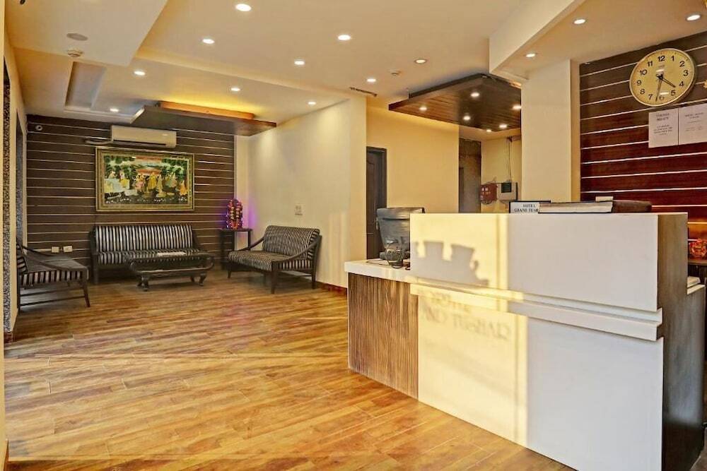 Газиабад: Hotel Grand Tushar
