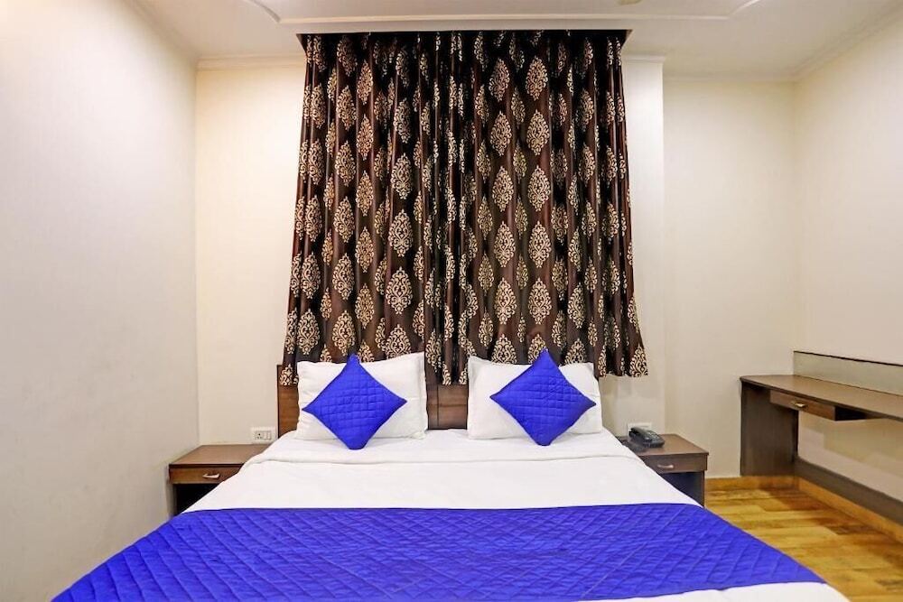 Газиабад: Hotel Grand Tushar