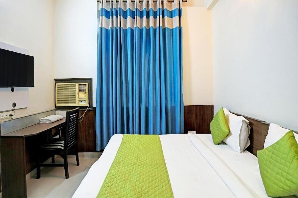 Газиабад: Hotel Grand Tushar