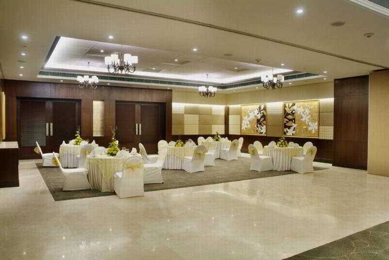 Фаридабад: Express Sarovar Portico (T)