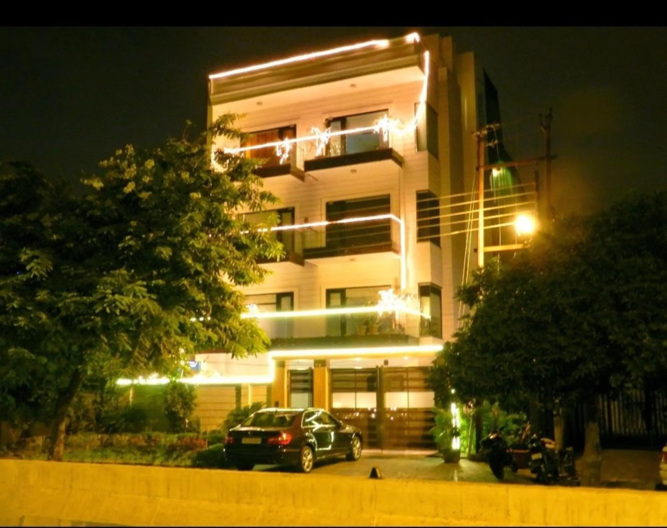 Нойда: The G 8 Noida