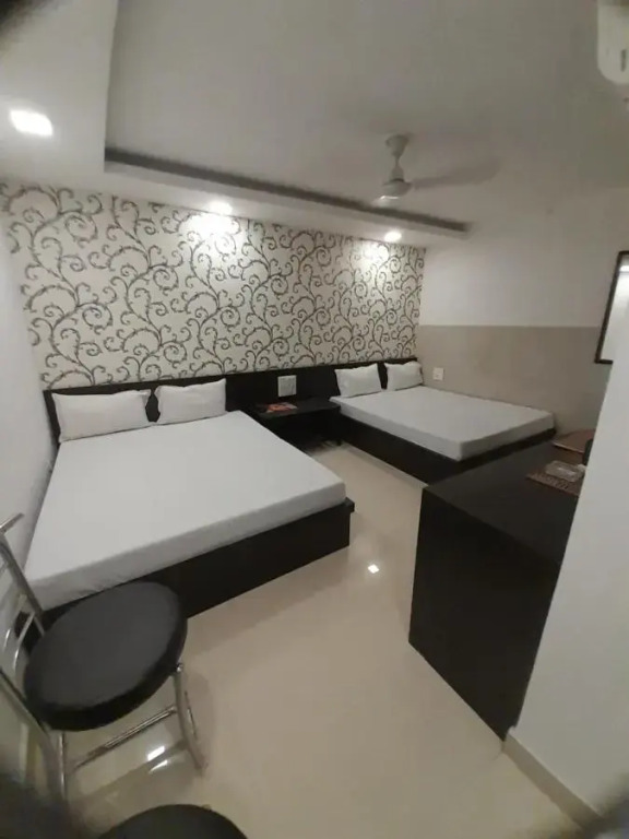 Ханзи: Hotel Shree