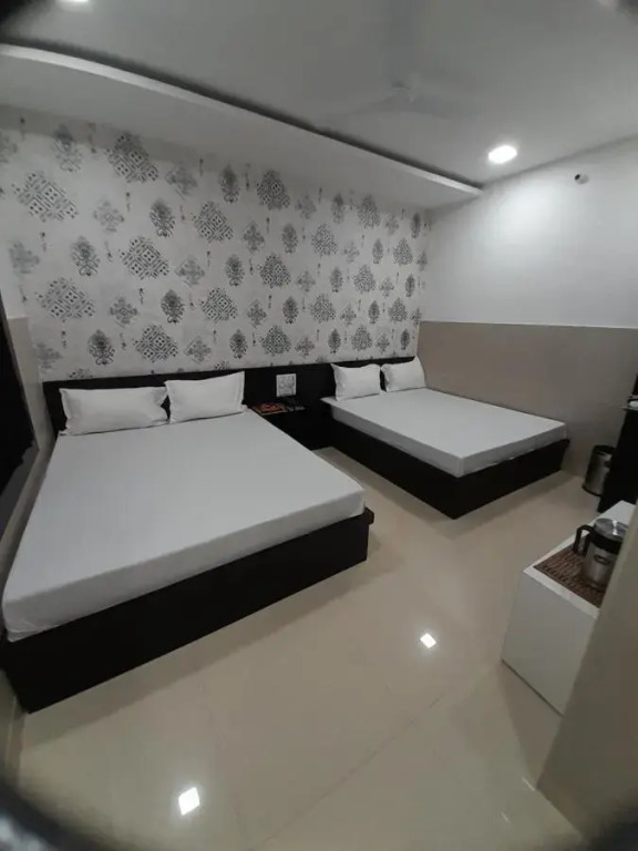 Ханзи: Hotel Shree