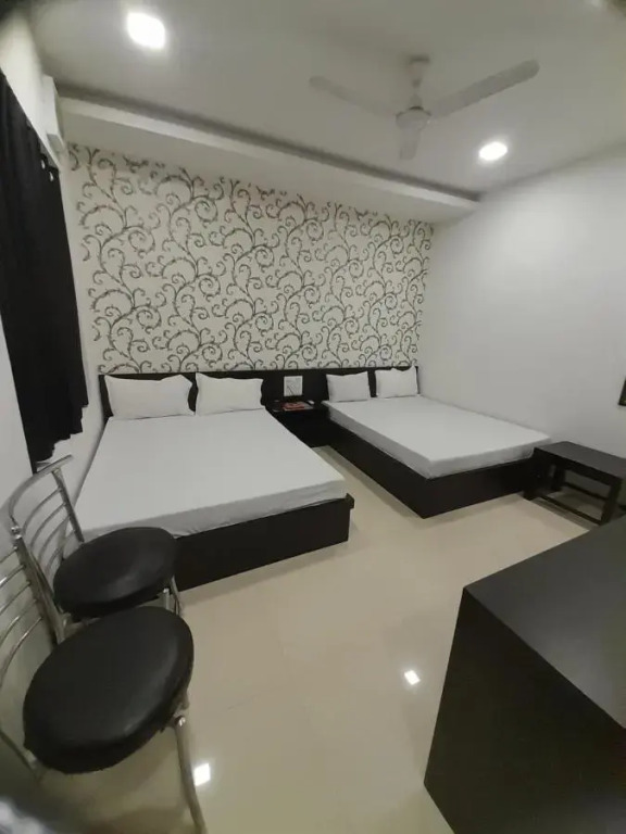 Ханзи: Hotel Shree