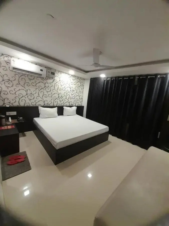 Ханзи: Hotel Shree